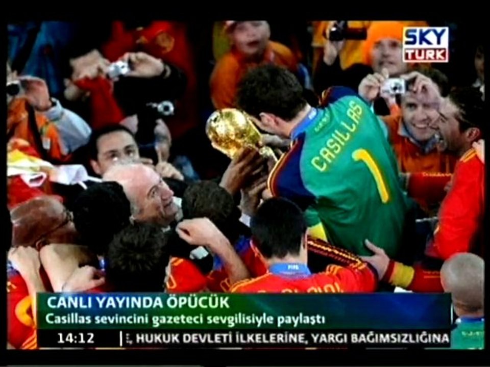Canlı Yayında Öpücük