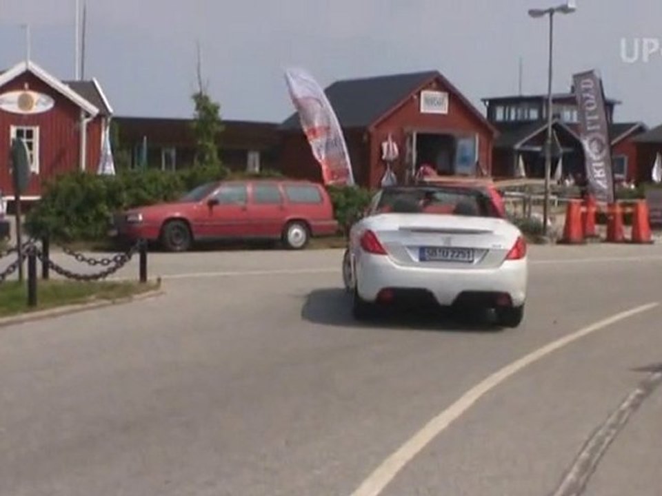 UP-TV Peugeot gilt als der Erfinder des Metall-Faltdachs (DE