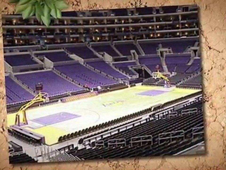 What do Premier Club Seats offer at Staples Center