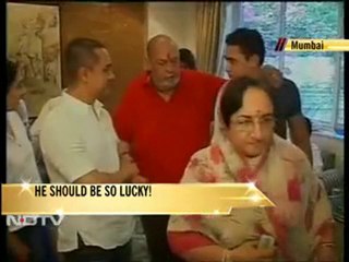 Aamir calls on lucky charm Shammi Kapoor