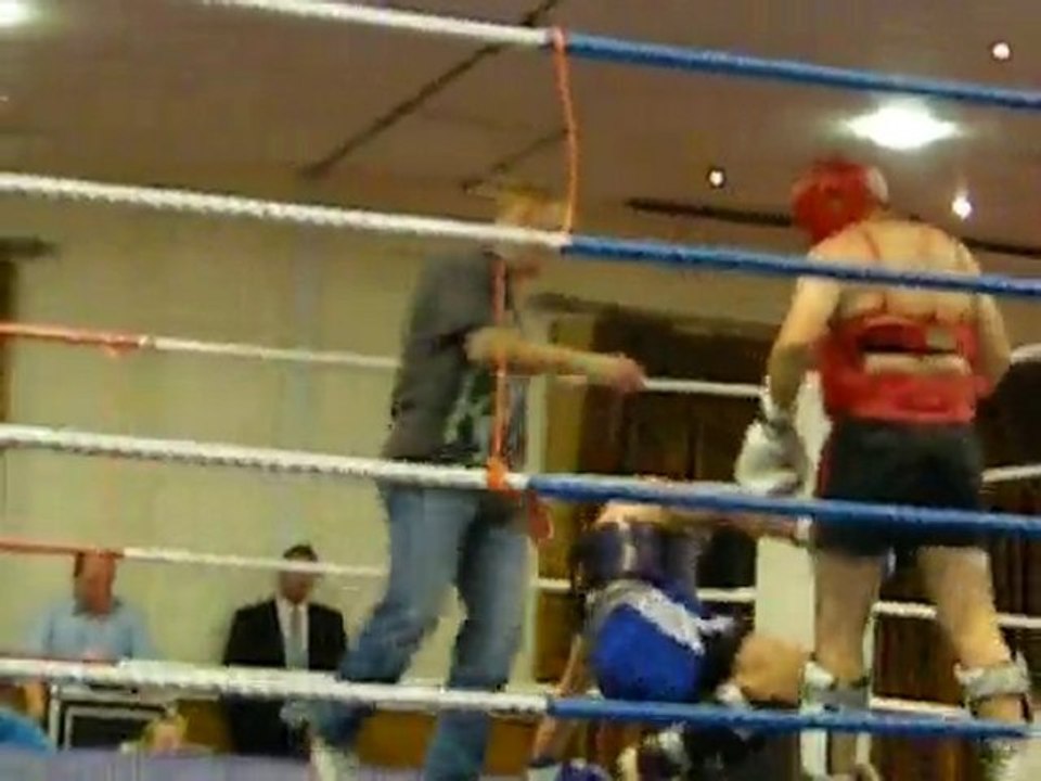 My first muay thai fight round 1