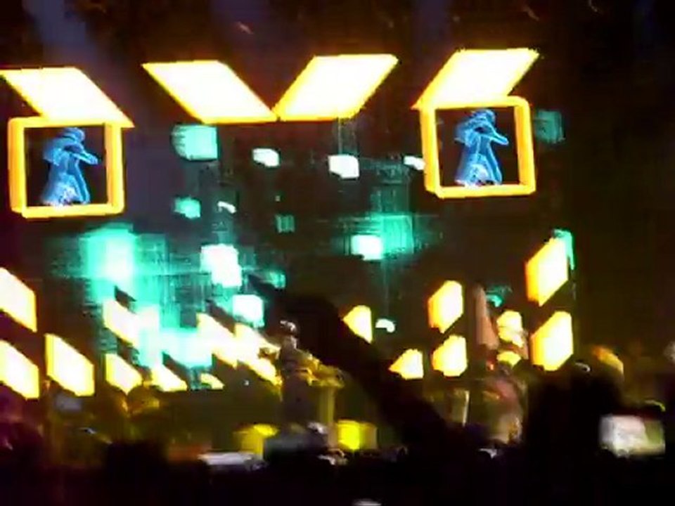 Black Eyed Peas Don't lie Main Square 2 Juillet 2010