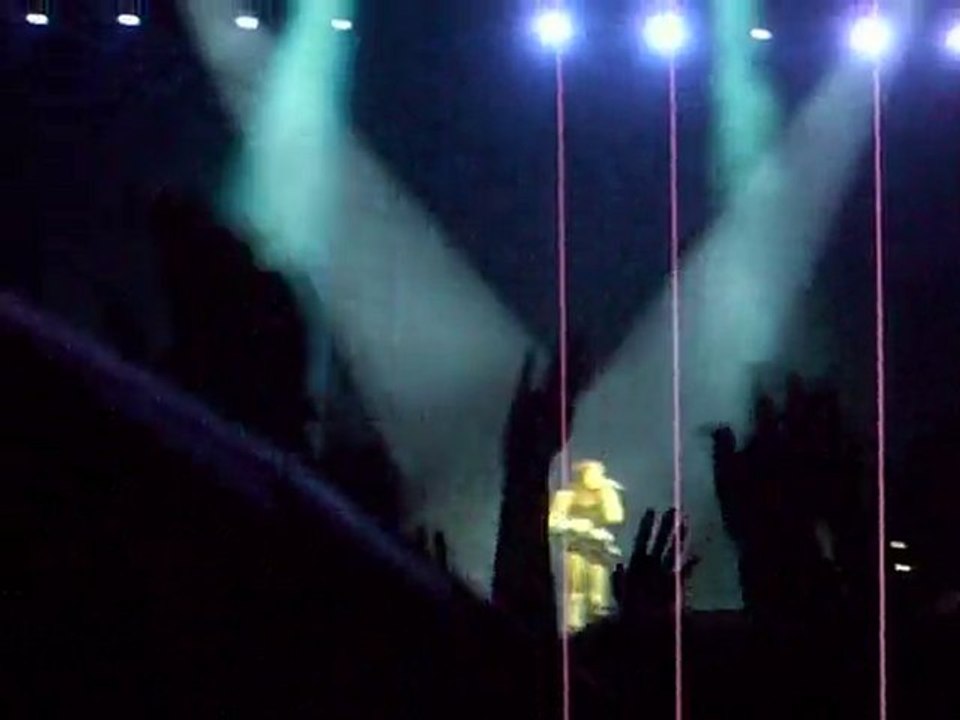 Black Eyed Peas Fergie Main Square 2 Juillet 2010