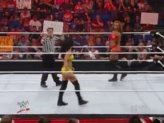 WWE Raw 07.12.10 Alicia Fox vs Gail Kim