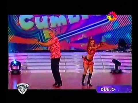 La Mole Moli baila Cumbia en el duelo