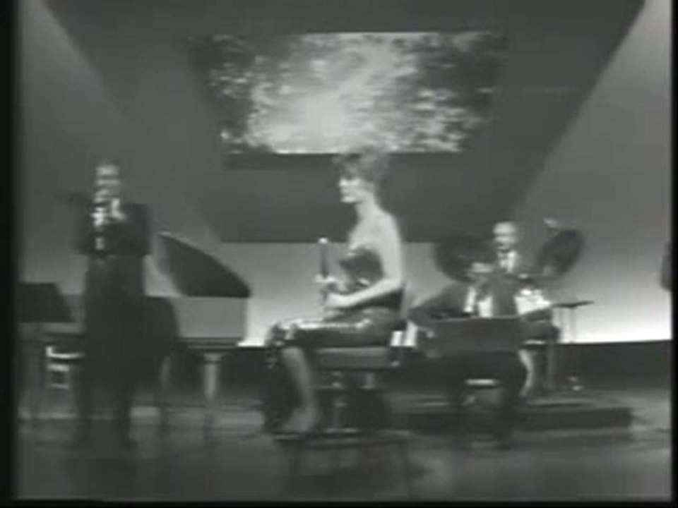 Julie London - Deed I Do