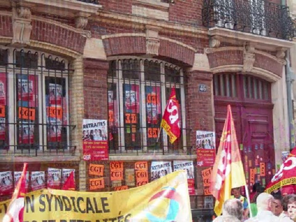 Le 13 juillet, devant le siège de l'UMP