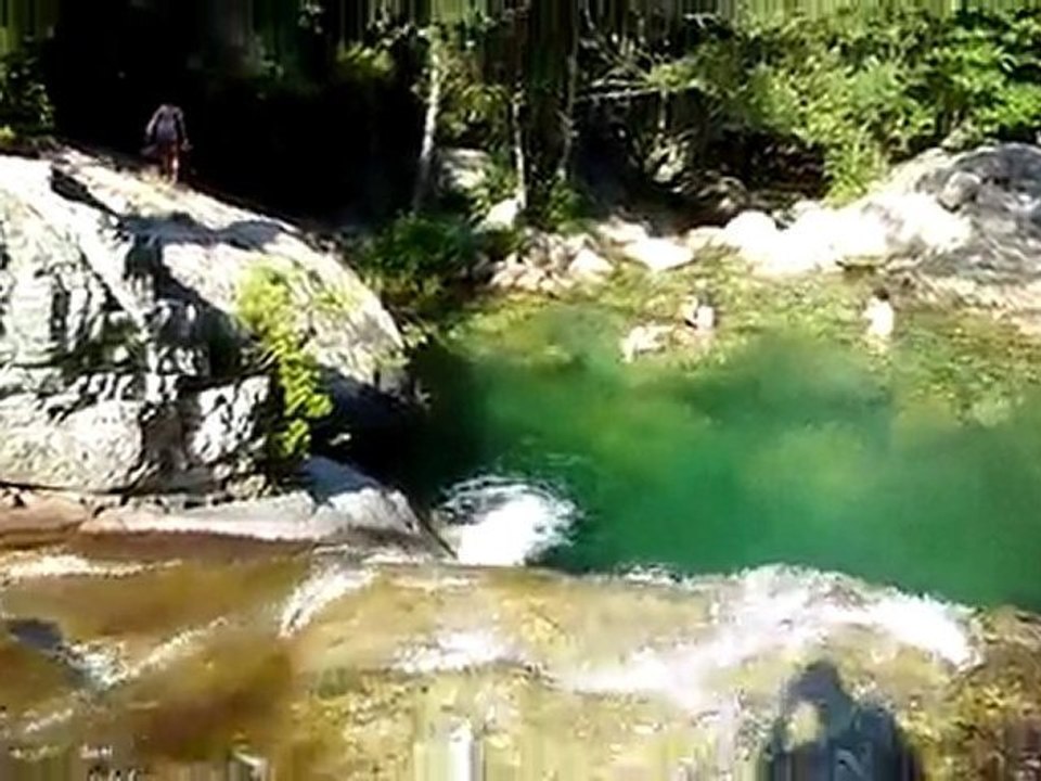 20100701 Mathilde et tonton toboggan torrent Corse