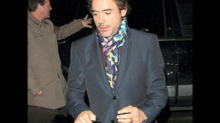 Robert Downey Jnr Wearing Men Scarf