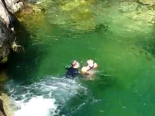 20100701 Mathilde et Pat toboggan torrent Corse