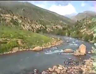 bir köy var uzakta gitmesen görmesen senin olmaz