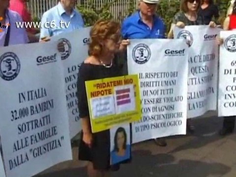 Bambini tolti ingiustamente ai genitori dal tribunale