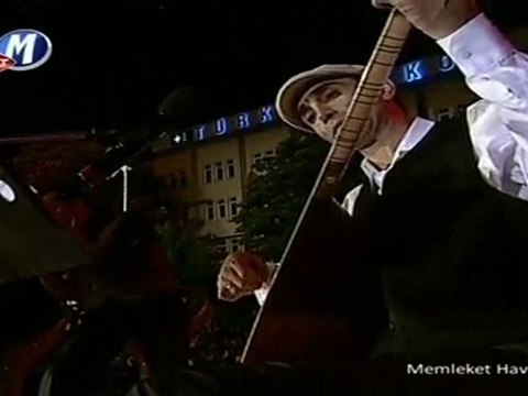 Cengiz Özkan £££ ŞU YÜCE DAĞLARI DUMAN KAPLAMIŞ