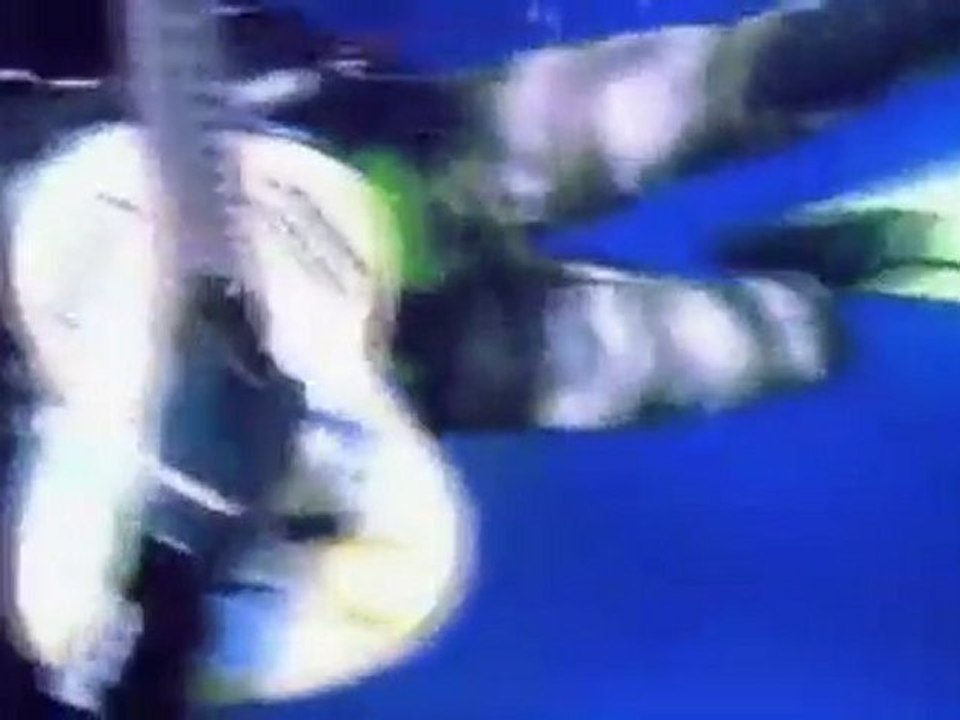 Il sub suona la serenata allo squalo bianco