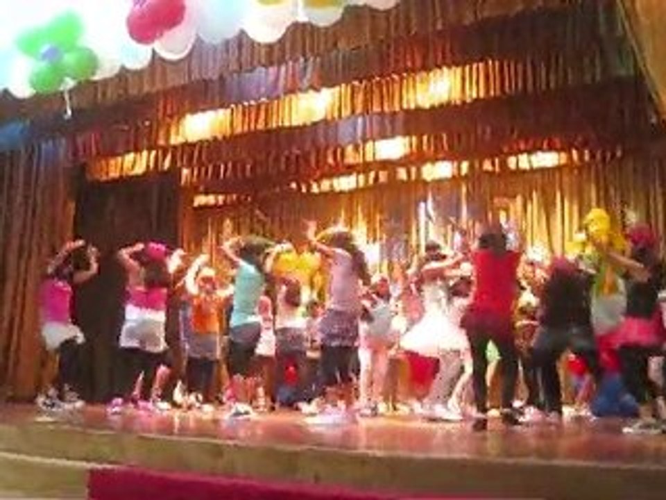 Tonight un reggaeton en el Acto Cultural del Colegio Betania