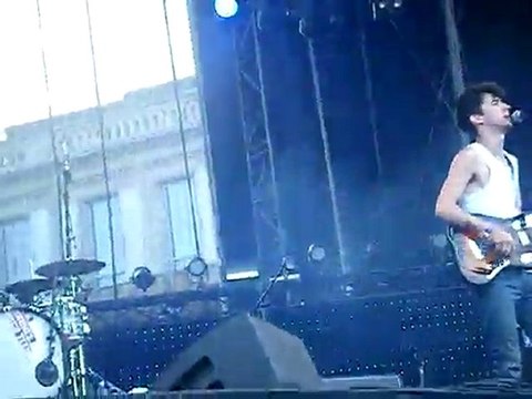 BB Brunes - I bet you look good on the dancefloor Live @ Francofolies de la Rochelle