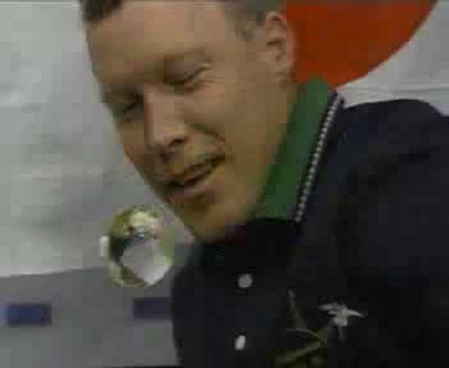 Bere acqua a gravità zero