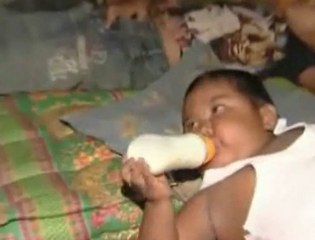 Tout-petits fumeurs ne peuvent  CBS en Indonésie