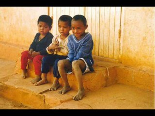 MADAGASCAR ET QUE DIEU VOUS BENISSE