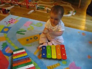 Milan et Alizée joue de la musique