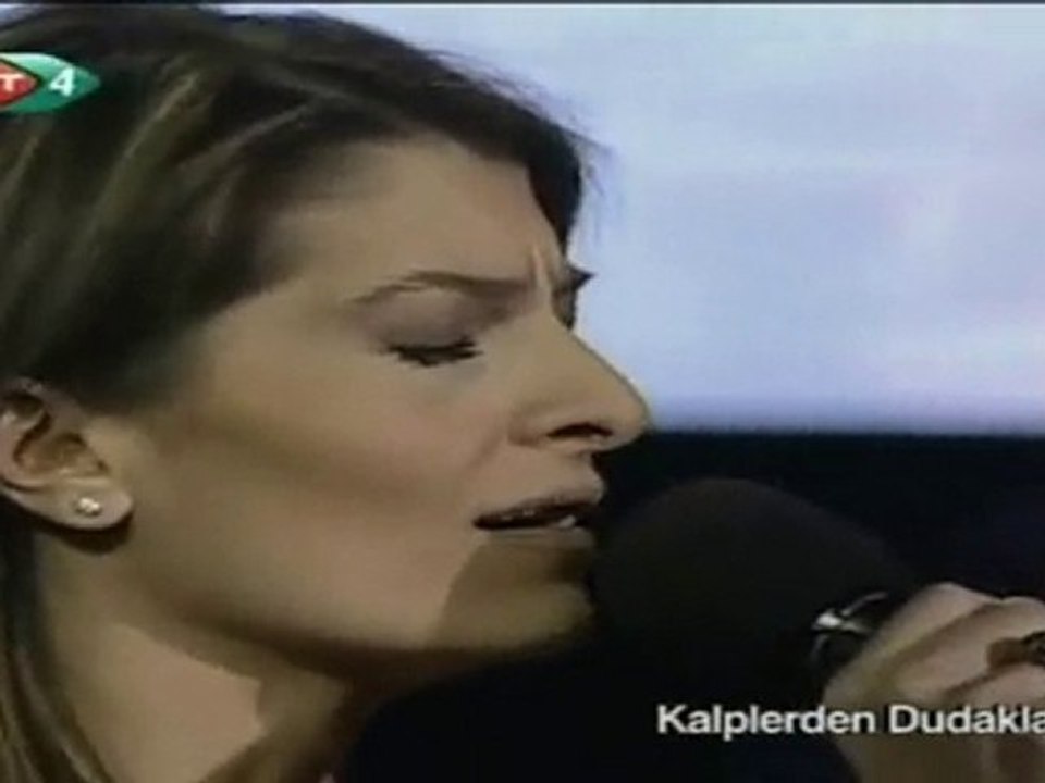 Gül Yazıcı £££ GÖZÜNÜN RENGİNİ SORDUM KARA SEVDA DEDİLER