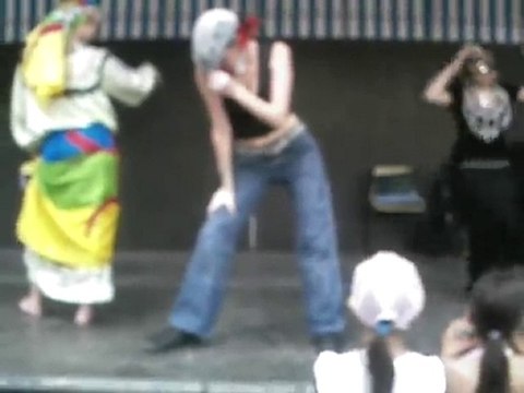 spectacle a tritre bénévole berbere honneur au peuple kabyle