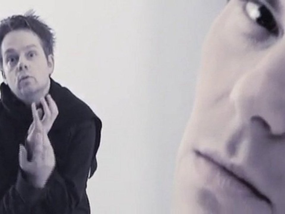 !Distain - Hole in the Moon