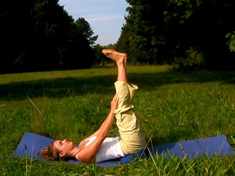 Unterstützter schulterstand - yoga Übungsanleitung zum regen