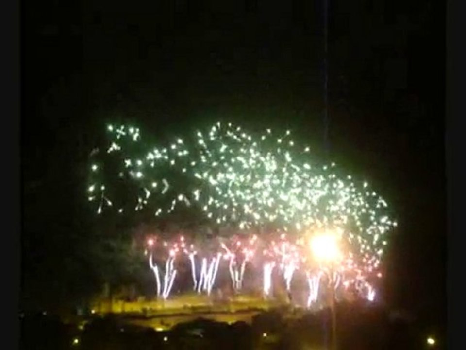 FEU D'ARTIFICE  CARCASSONNE  14 JUILLET 2010