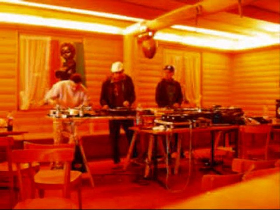 le sil skratshand avec la tête.