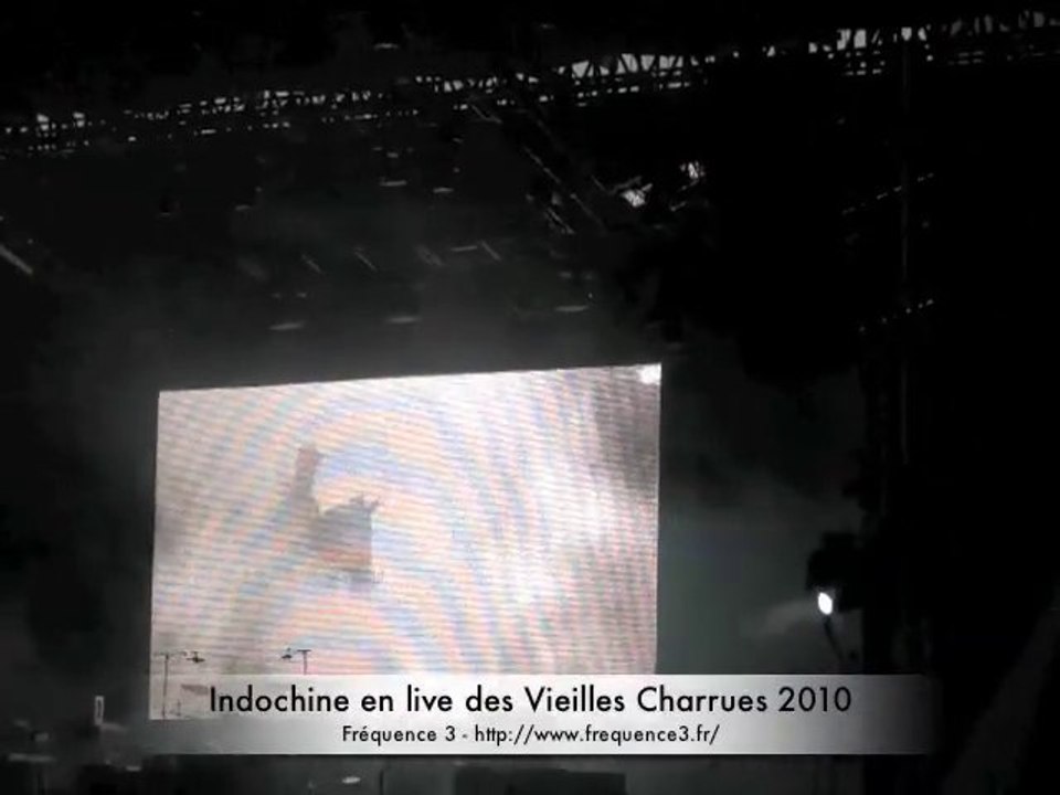 Entrée en scène d'Indochine aux Vieilles Charrues 2010