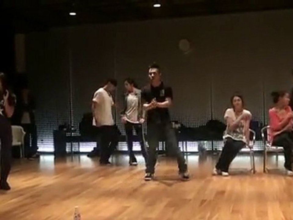 Kim Ji Hye & Tae Yang [I need a girl dance ]