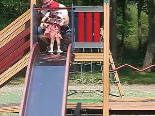 zoé s'amuse avec lea