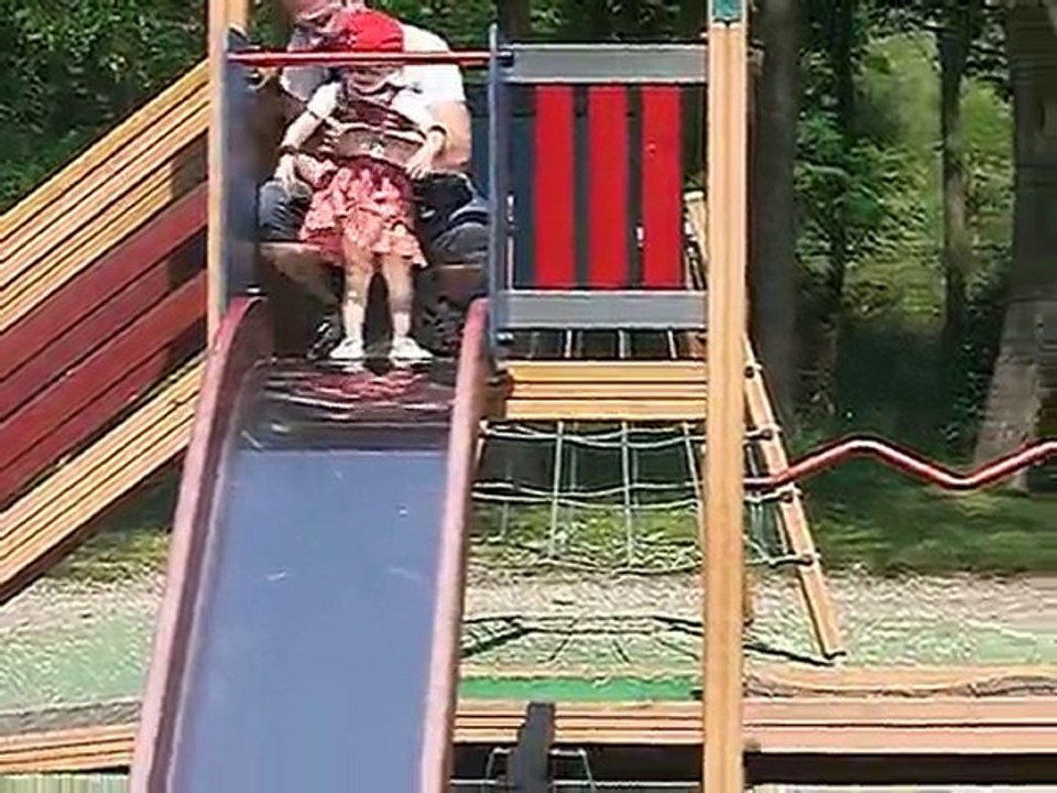 zoé s'amuse avec lea