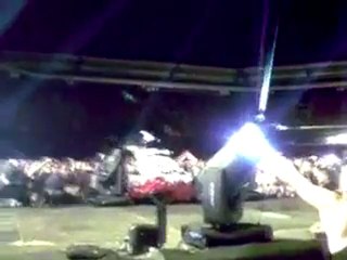 Pink tombe en plein concert