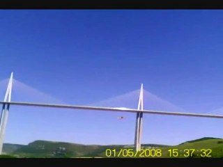 Parkzone Piper J-3 Cub - Vol au pied du Viaduc de Millau