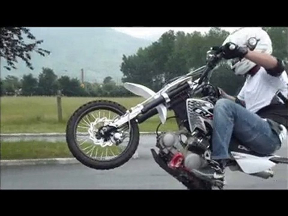 Luciano / Maitre vin's pitbike stunt version fonky family