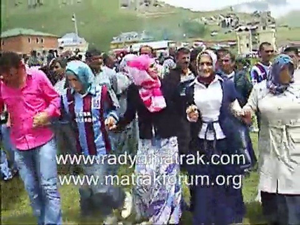 Taşköprü Şenliğin Horon Oynayan Kızlar