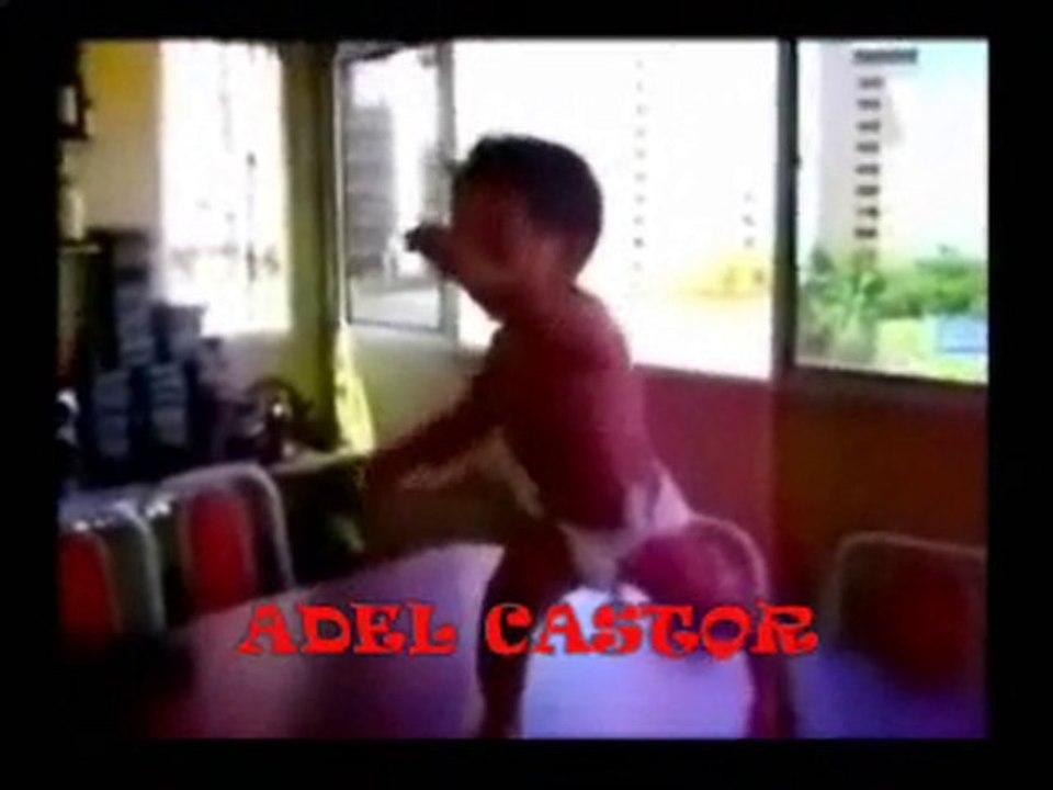 Algerie un Bébé algerien qui dance Alaoui Gasba