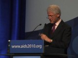 Bill Clinton appelle à une lutte contre le sida plus efficace