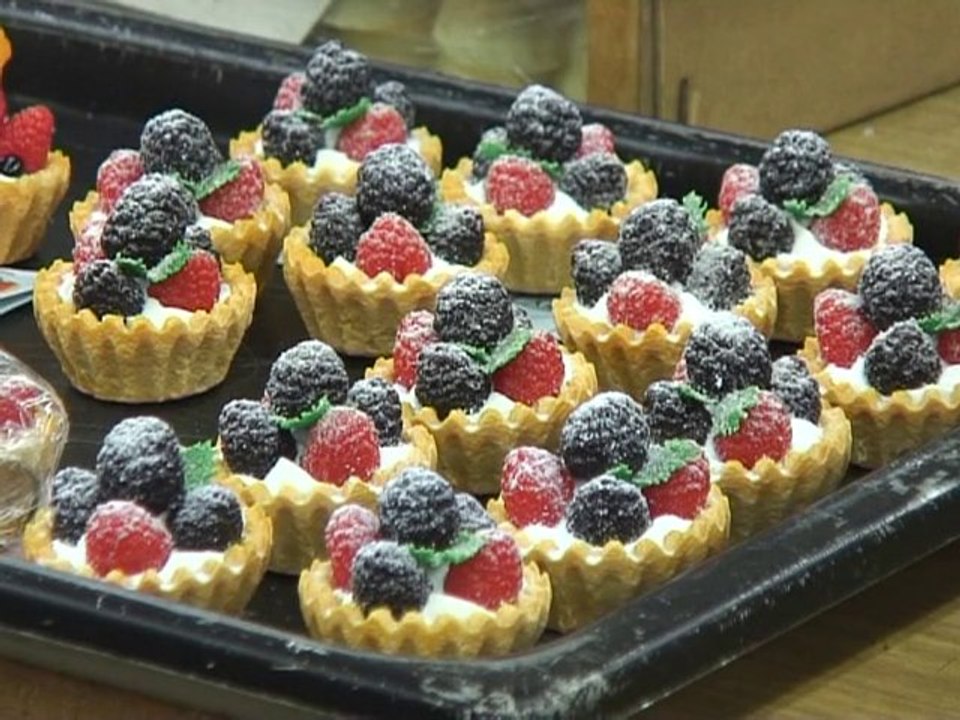 Mouth-watering plastic food at Tokyo restaurants