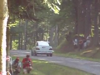 Télécharger la video: LIMBACH/CHAMPION 309GTI 16S F2000/14 rallye ruppéen 2010ES1