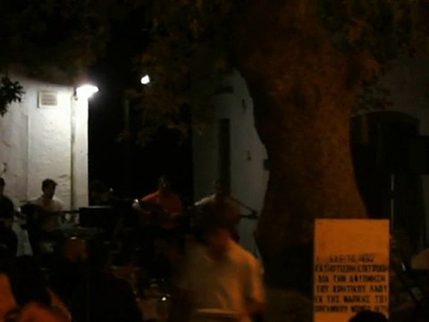 Groupe de musiciens et de chanteurs crétois : TETAPTH (6)