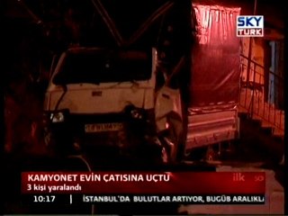 Kamyonet Evin Çatısına Uçtu