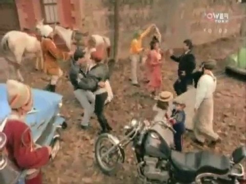 Demet Sağıroğlu - Arnavut Kaldırımı