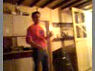 ETEIND LA LUMIERE STEUPLAIT...!!!!!!!!!