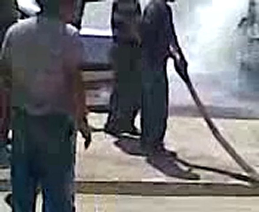 Sivil araç alev aldı