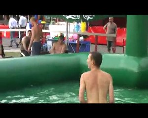 Мокрый футбол