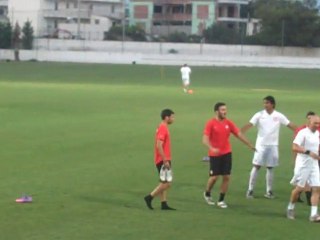 RedPlanet.gr - Η πλάκα του Τοροσίδη στον Καρύδα