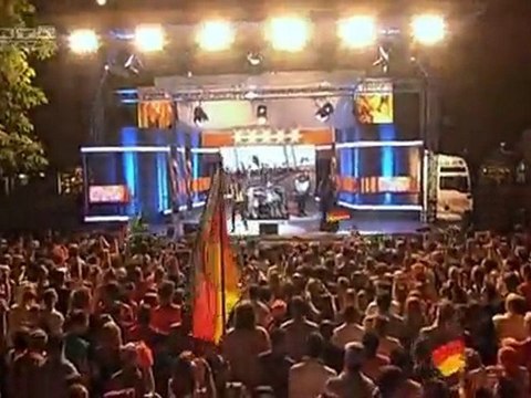 K’Naan – Wavin Flag Live (RTL WM 2010)[aghystyle]